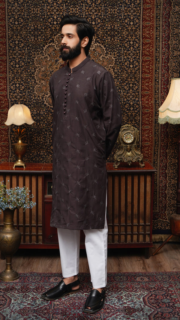 SCHOKOLADENBRAUNE, BESTICKTE KURTA FÜR HERREN