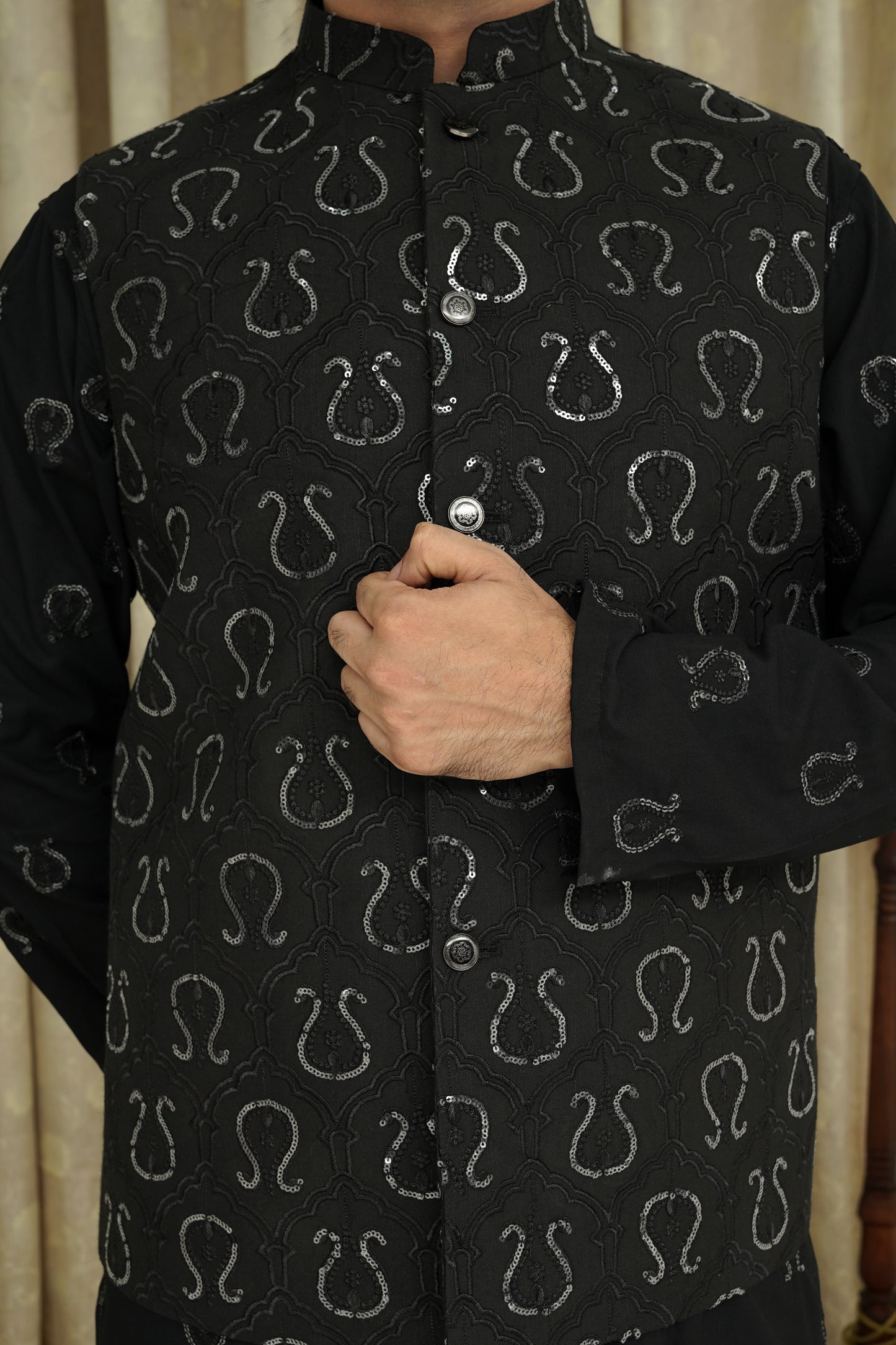 BLACK SEQUENCE EMBROIDERY MEN'S WAIST COAT