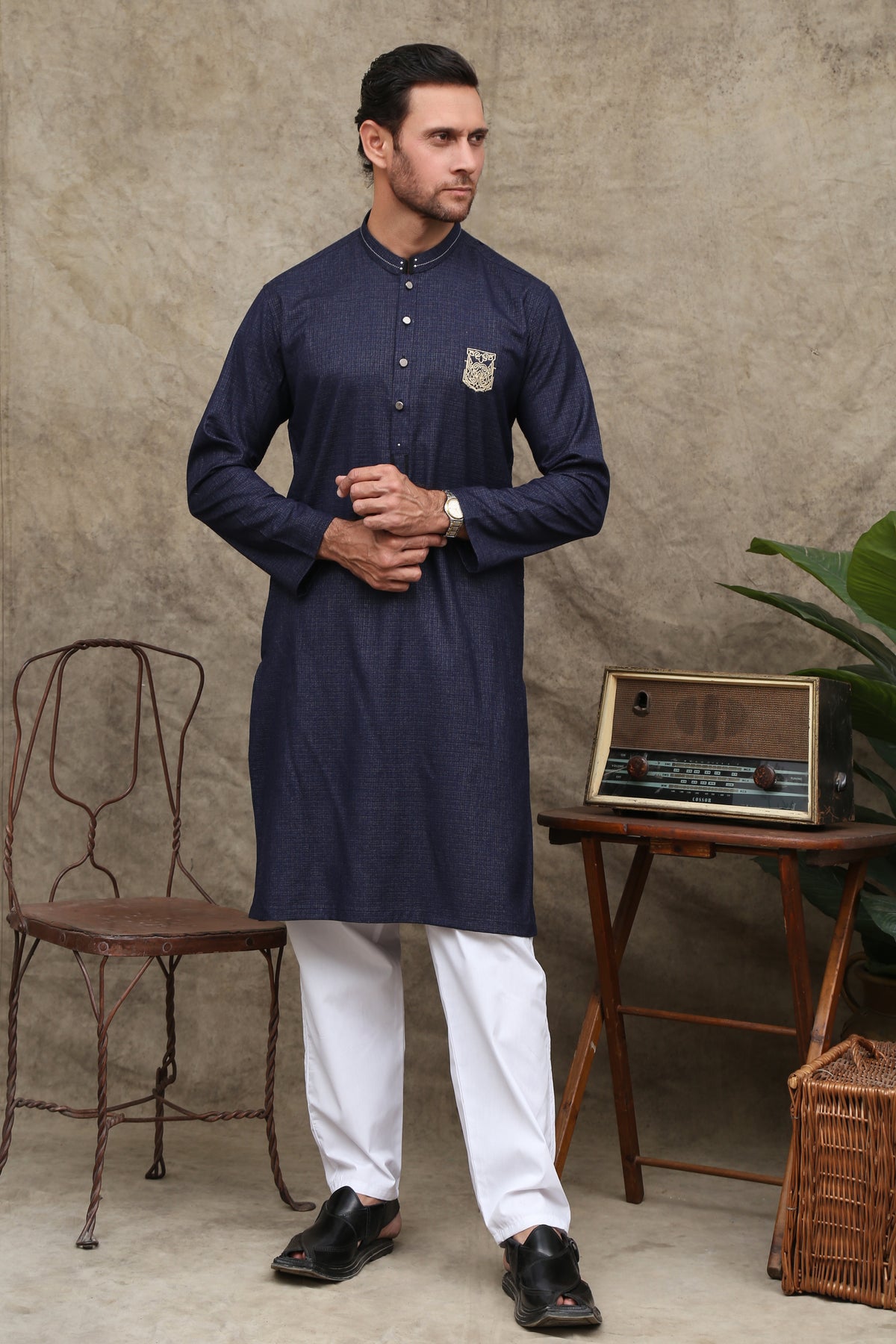 DUNKELBLAUE KURTA FÜR HERREN, AUSWASCHBAR UND AUFGEBÜGELT